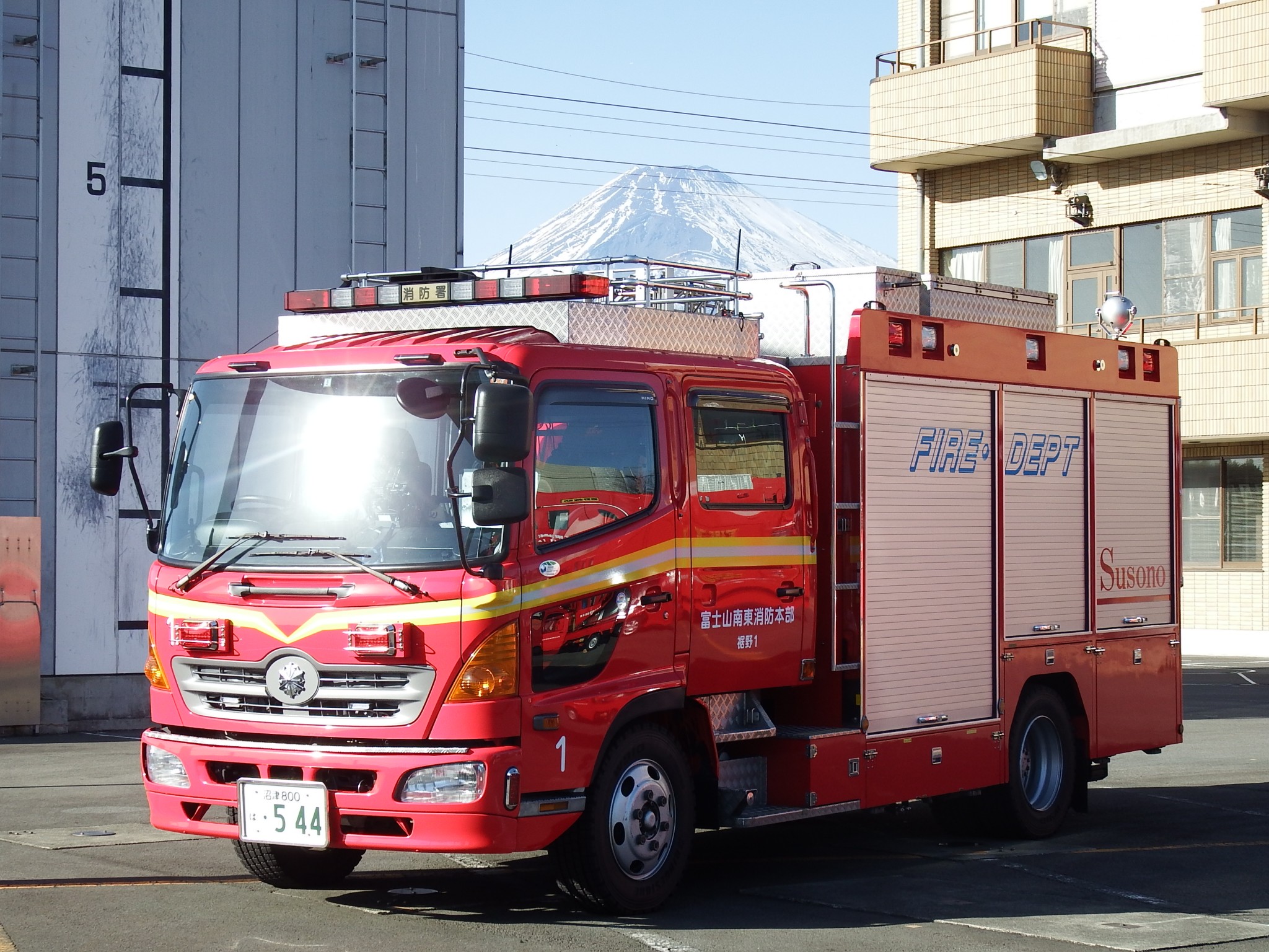 水槽付消防ポンプ車 水 型 富士山南東消防本部