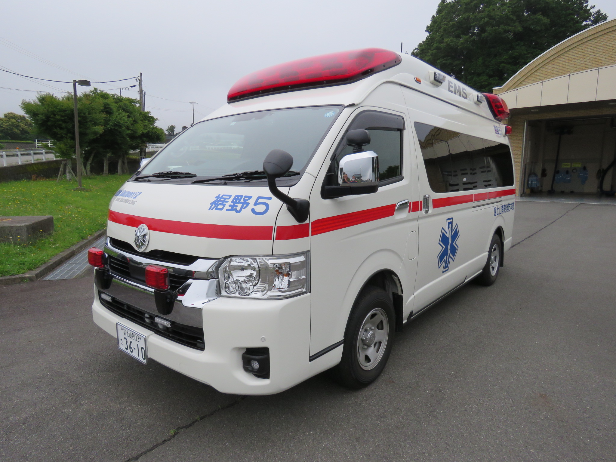 高規格救急車 – 富士山南東消防本部